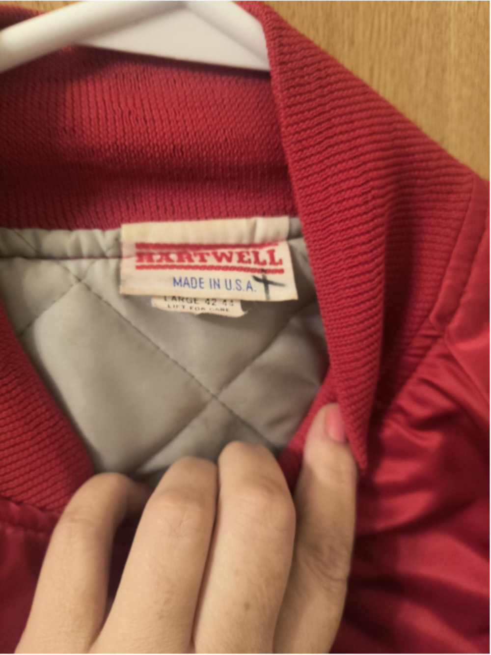 Vintage 80s Hartwell Red Satin Bomber Jacket Bears Patch Made in USA Quilted SzL - Picture 4 of 7
